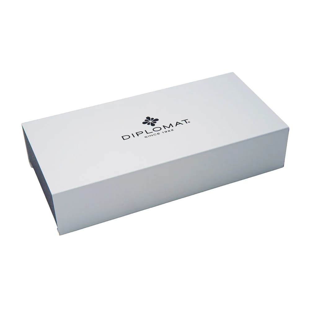 Diplomat Cobra Guilloche Fountain Pen Burgundy - Image 10