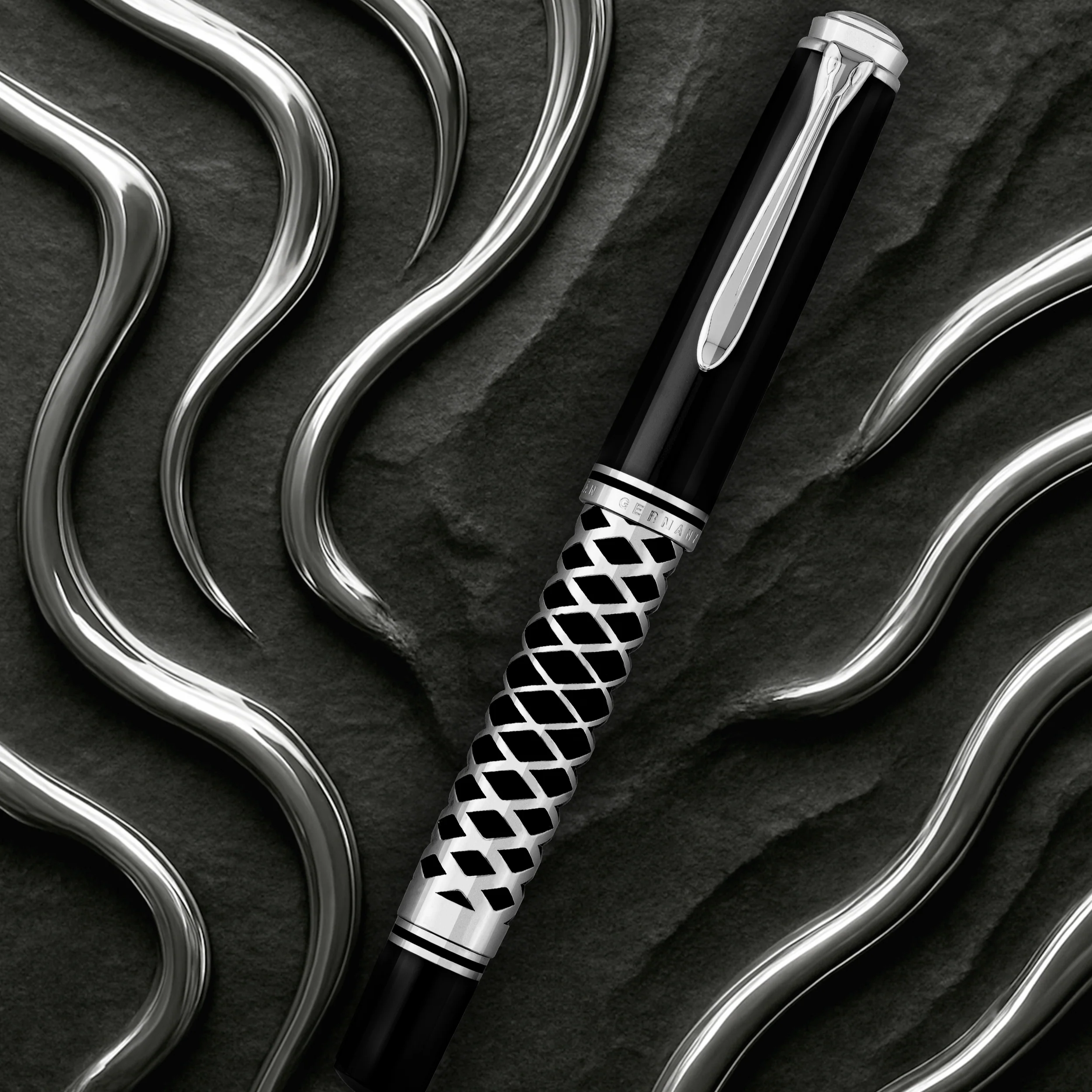 Pelikan Souveran M805 Special Edition Fountain Pen Metal Sleeve - Image 6